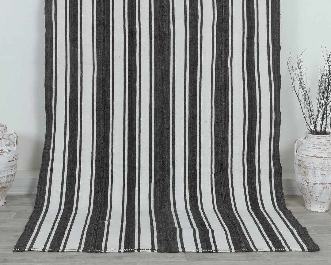 Ivory Turkish Kilim Rug 5'5" x 9'1" Flat-Weave detail