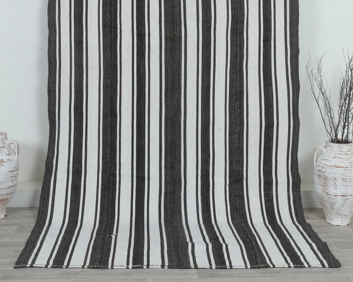 Ivory Turkish Kilim Rug 5'5" x 9'1" Flat-Weave detail