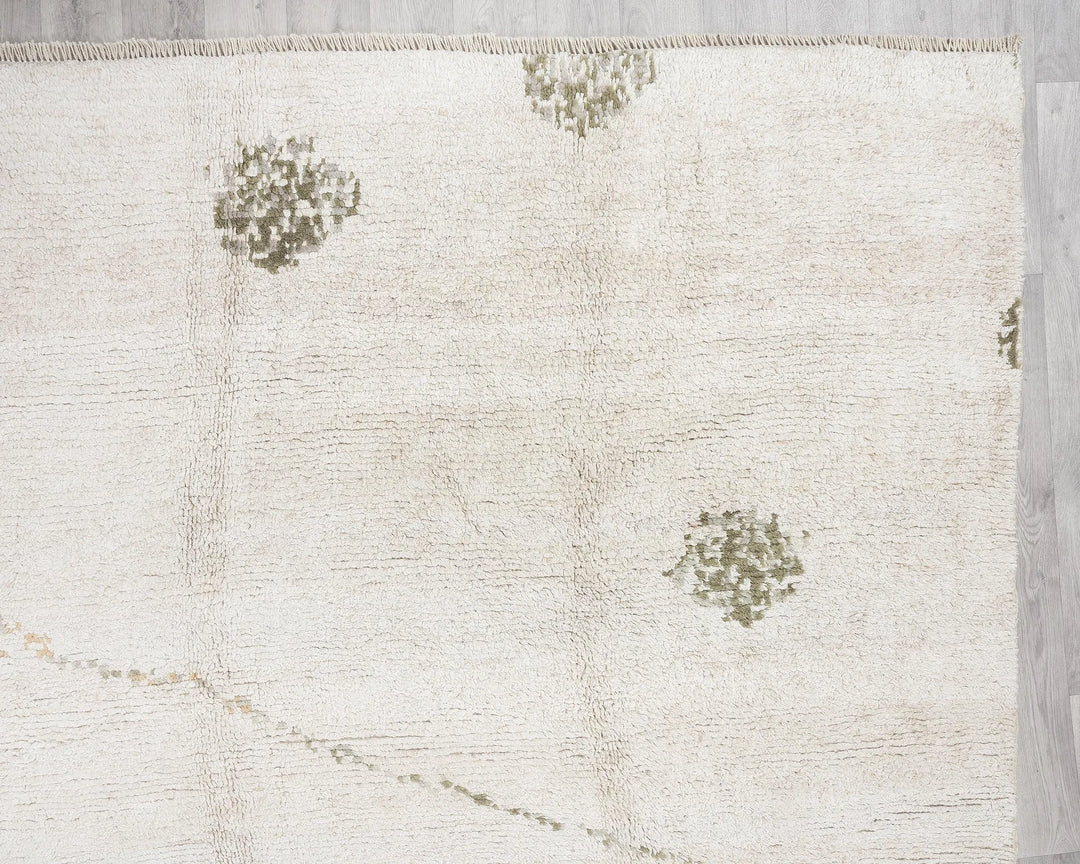 White Turkish Vintage Rug 7' 6" x 9' 10" Hand-Knotted | No. VR69058