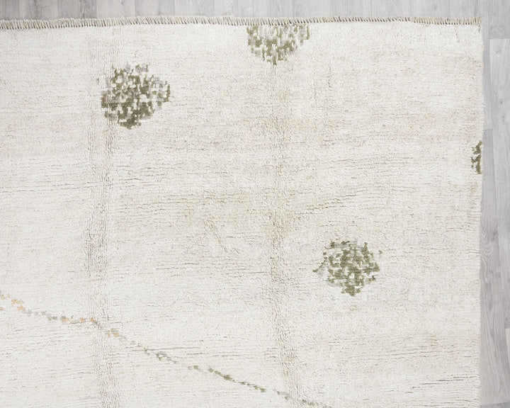 White Turkish Vintage Rug 7' 6" x 9' 10" Hand-Knotted | No. VR69058