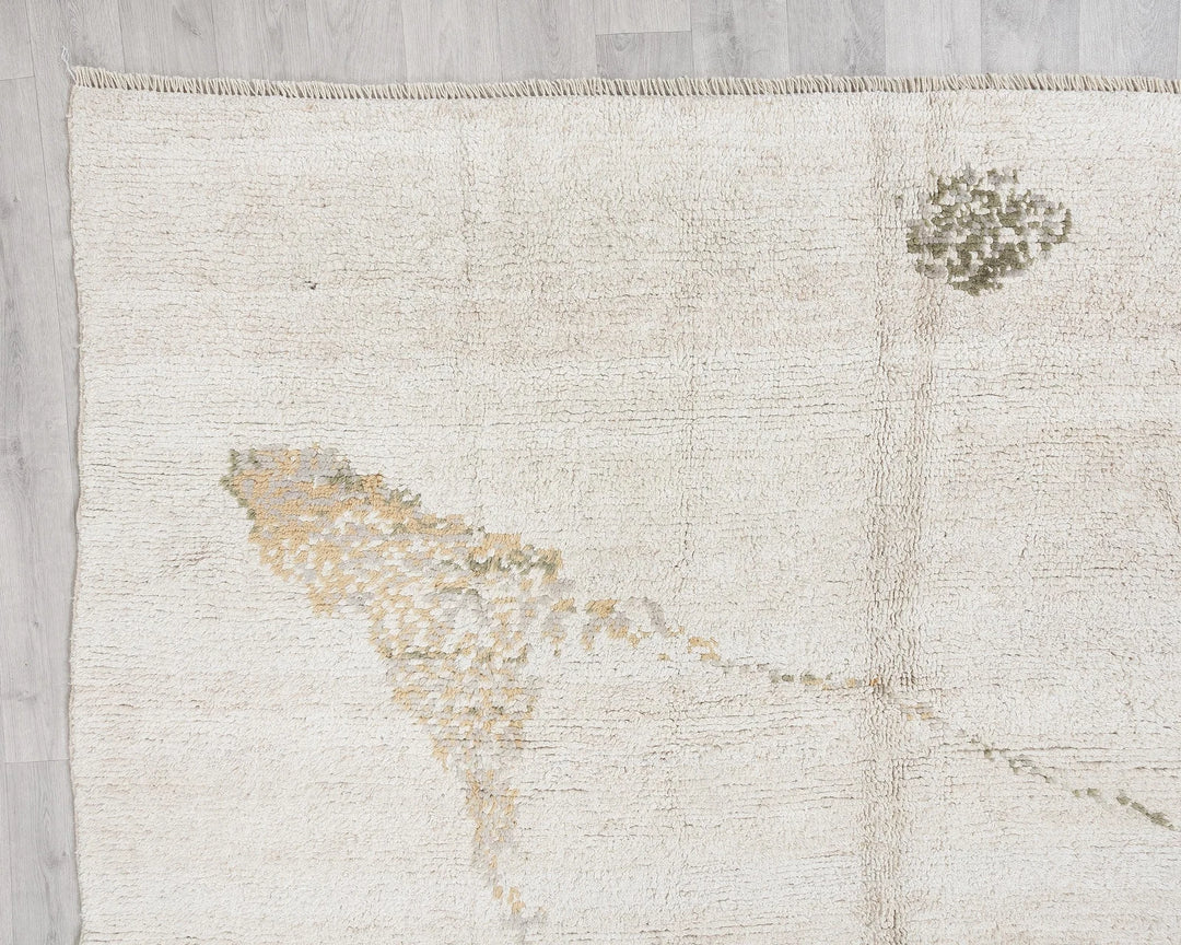 White Turkish Vintage Rug 7' 6" x 9' 10" Hand-Knotted | No. VR69058