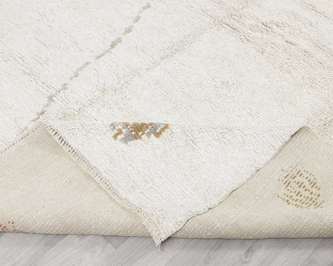 White Turkish Vintage Rug 7' 6" x 9' 10" Hand-Knotted | No. VR69058