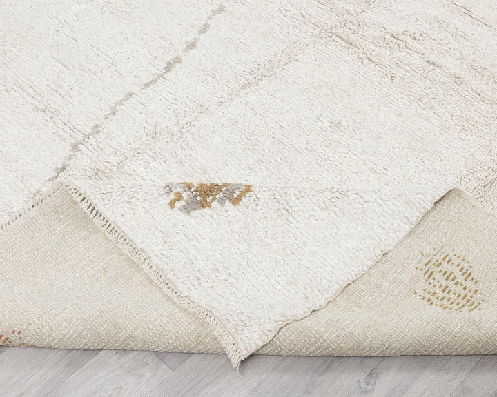 White Turkish Vintage Rug 7' 6" x 9' 10" Hand-Knotted | No. VR69058