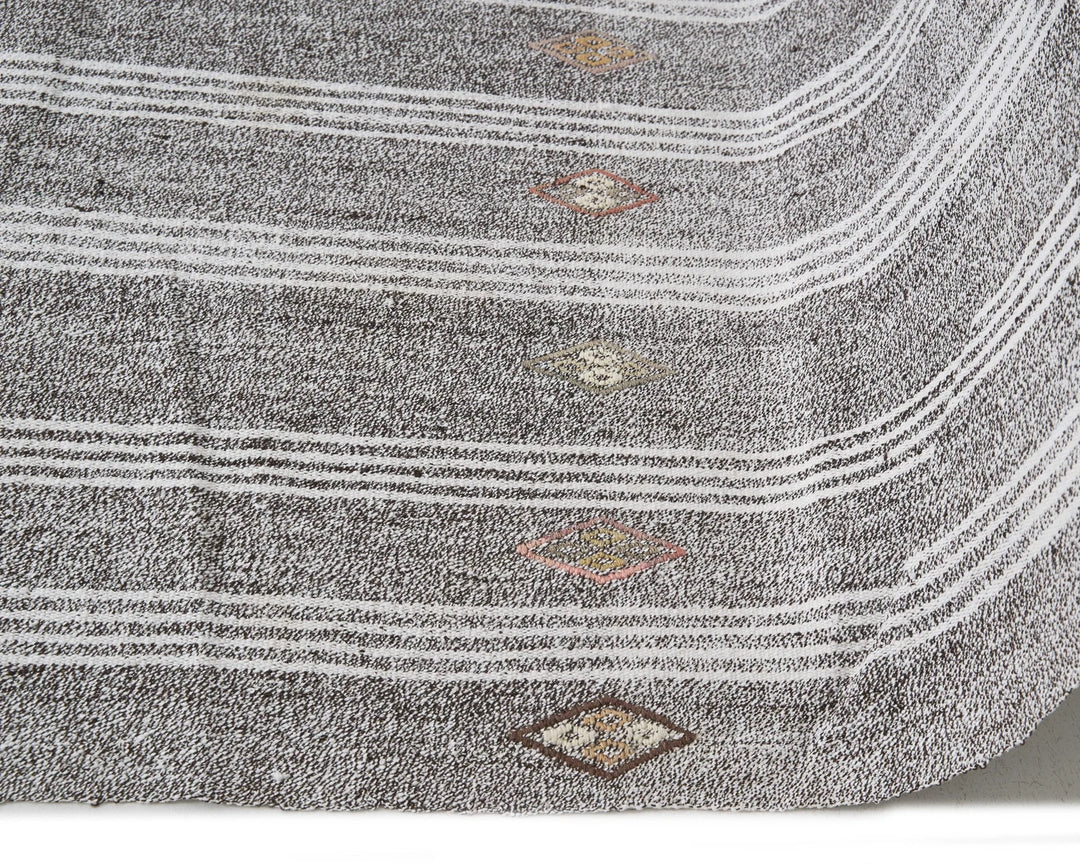 Gray Kilim Rug 6' 4" x 8' 10" | No. VR69120