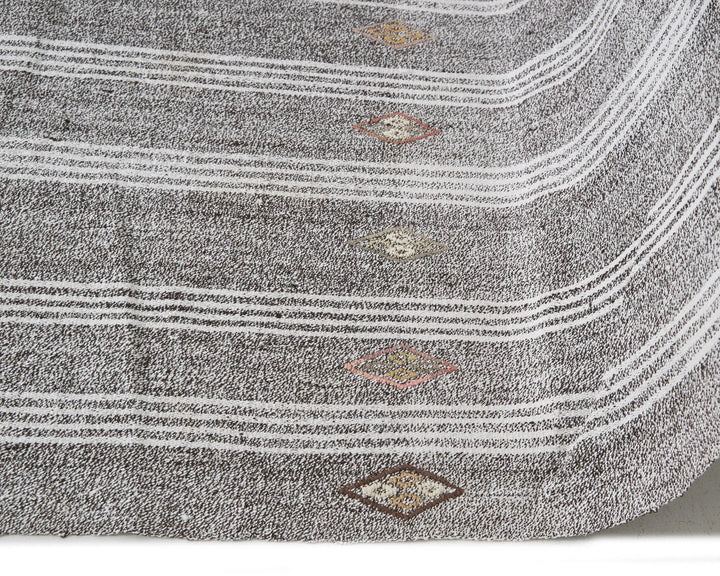Gray Kilim Rug 6' 4" x 8' 10" | No. VR69120