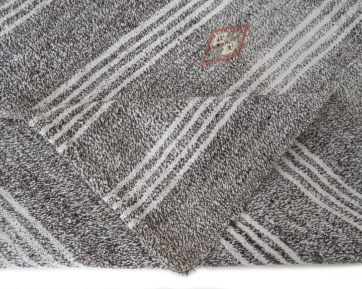 Gray Kilim Rug 6' 4" x 8' 10" | No. VR69120