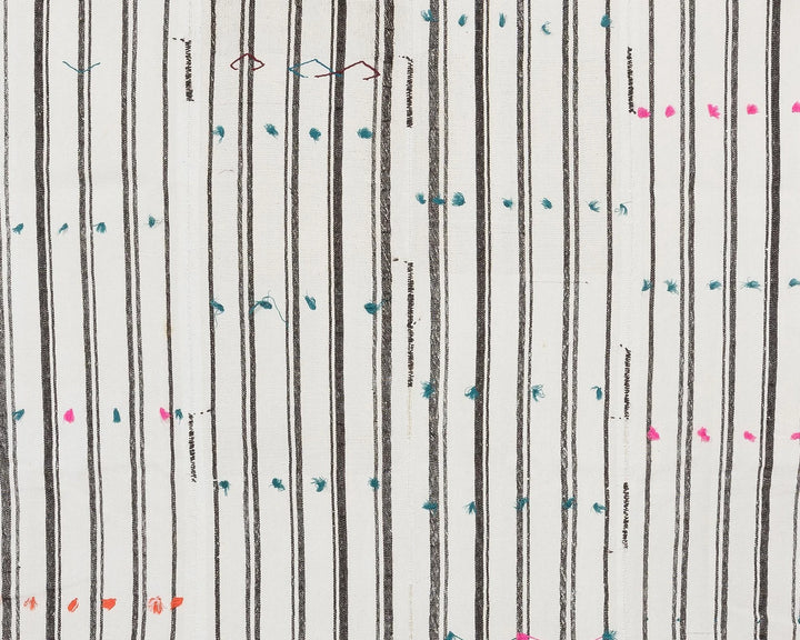 White Kilim Rug 6' 6" x 9' 9" | No. VR70535