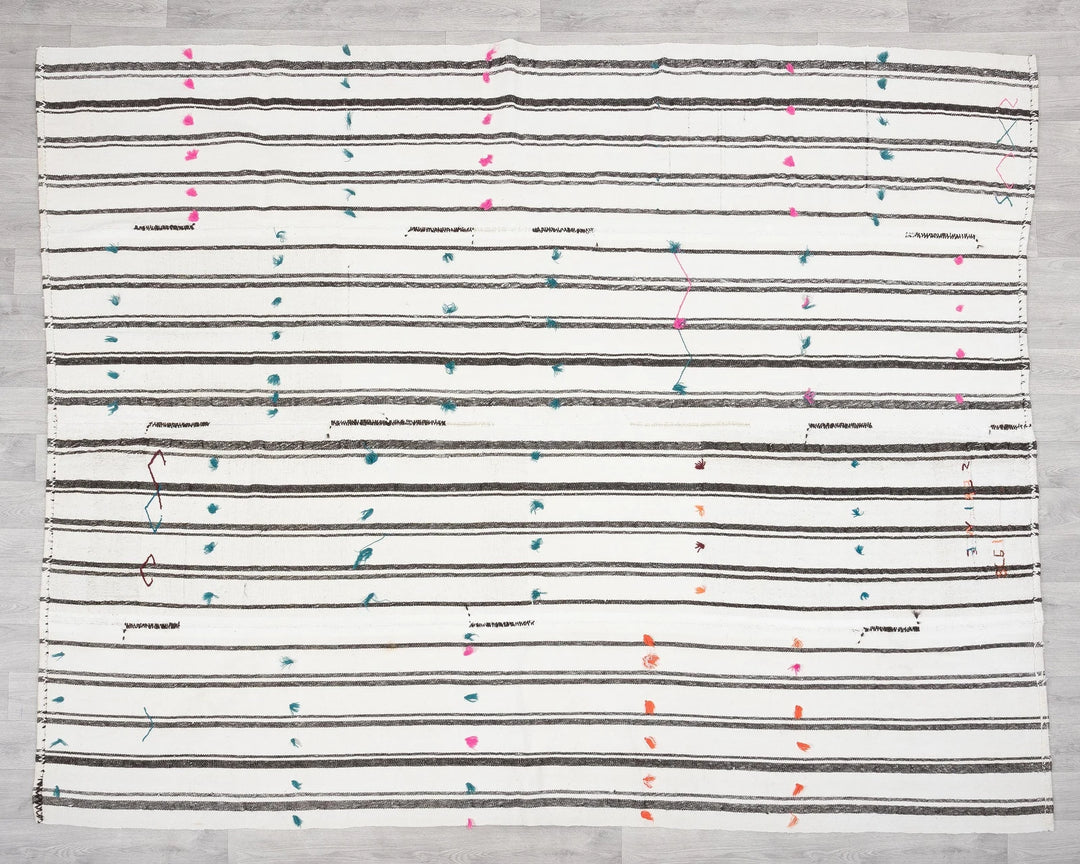 White Kilim Rug 6' 6" x 9' 9" | No. VR70535