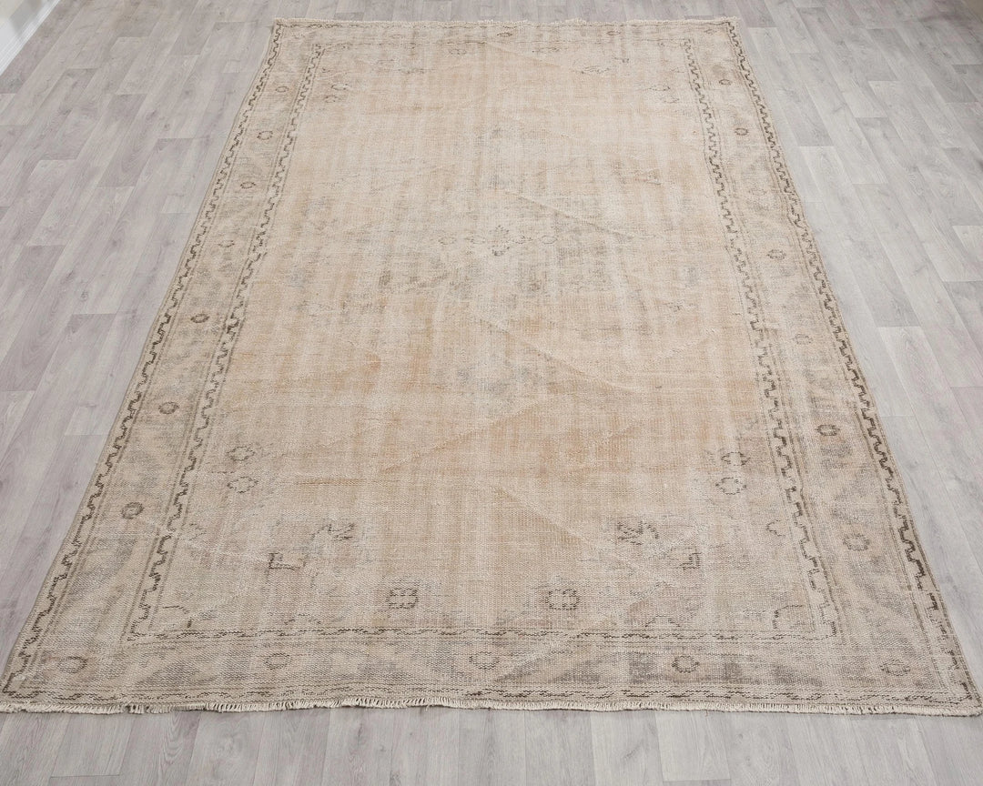 Faded Oushak Rug 6' 7" x 9' 4" | No. VR70659