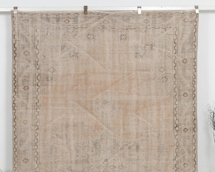Faded Oushak Rug 6' 7" x 9' 4" | No. VR70659