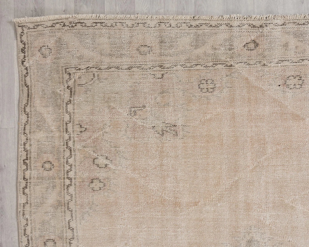 Faded Oushak Rug 6' 7" x 9' 4" | No. VR70659