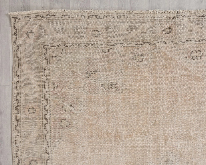 Faded Oushak Rug 6' 7" x 9' 4" | No. VR70659