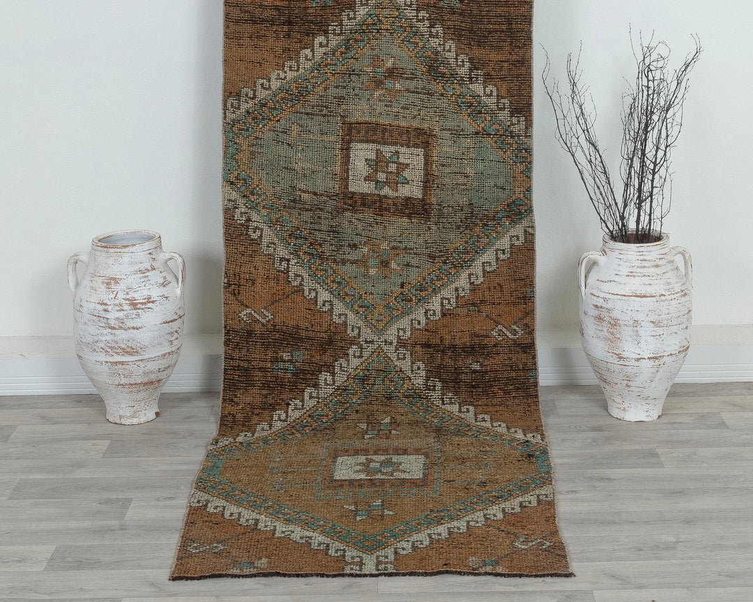 Brown Turkish Oushak Rug 2'11" x 9'8" Hand-Knotted detail
