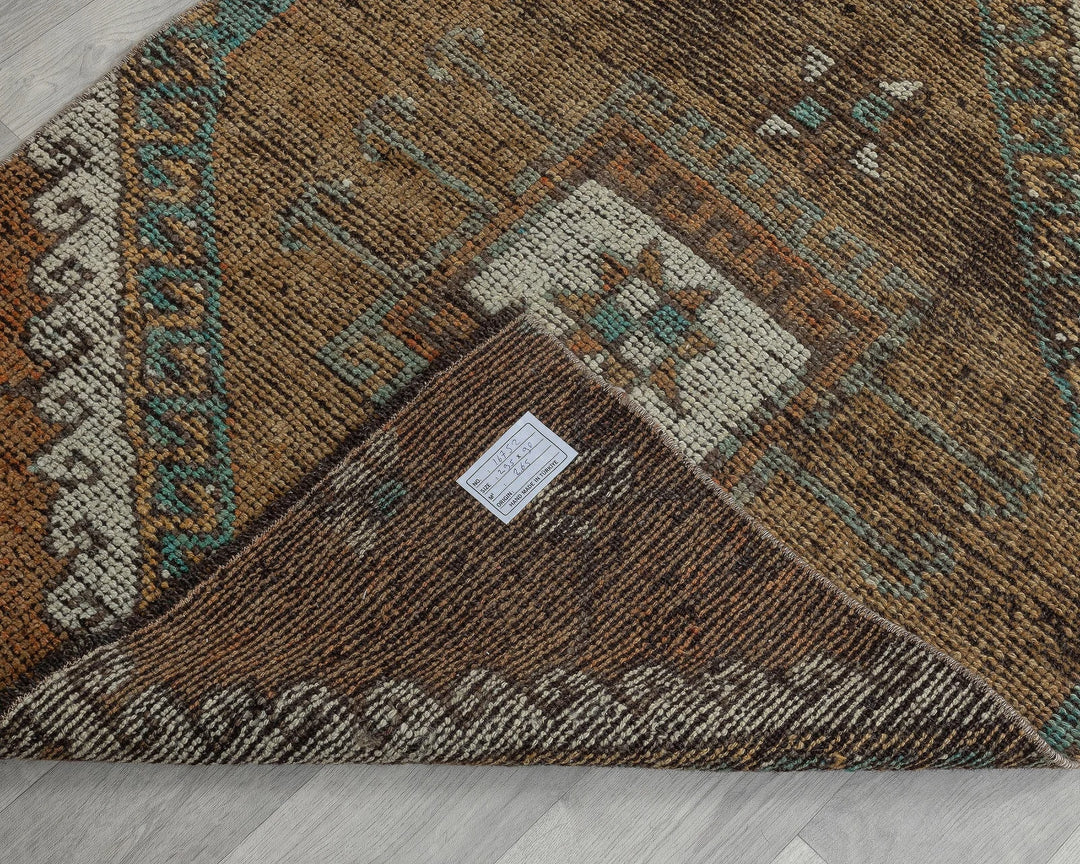Brown Turkish Oushak Rug 2'11" x 9'8" Hand-Knotted texture