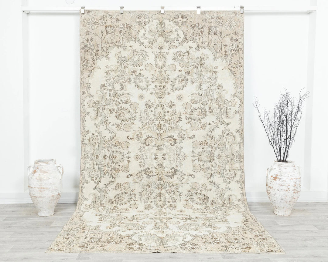 Beige Oushak Rug 5' 7" x 9' 10" | No. VR71394