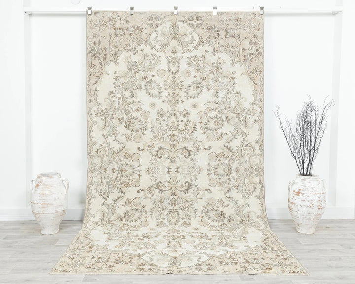 Beige Oushak Rug 5' 7" x 9' 10" | No. VR71394