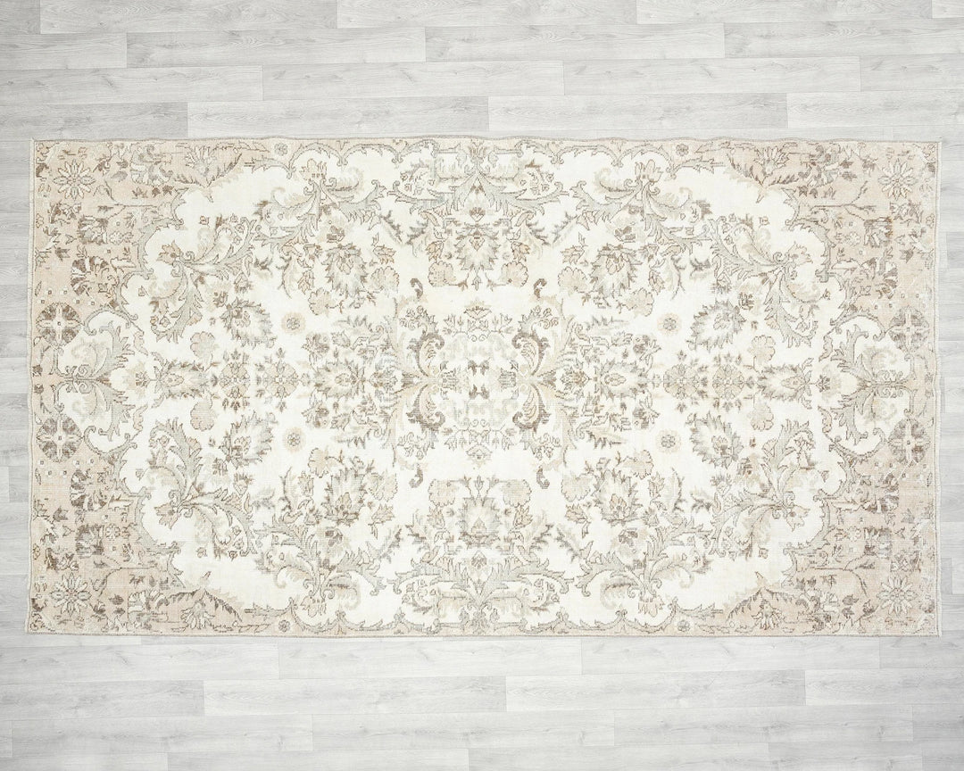 Beige Oushak Rug 5' 7" x 9' 10" | No. VR71394