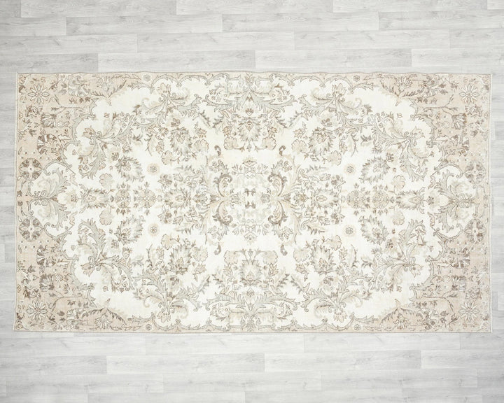 Beige Oushak Rug 5' 7" x 9' 10" | No. VR71394