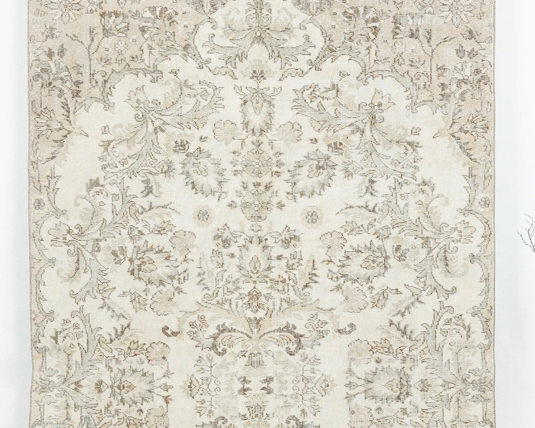 Beige Oushak Rug 5' 7" x 9' 10" | No. VR71394