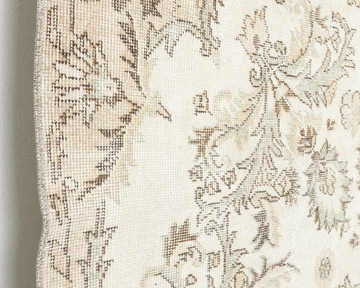 Beige Oushak Rug 5' 7" x 9' 10" | No. VR71394