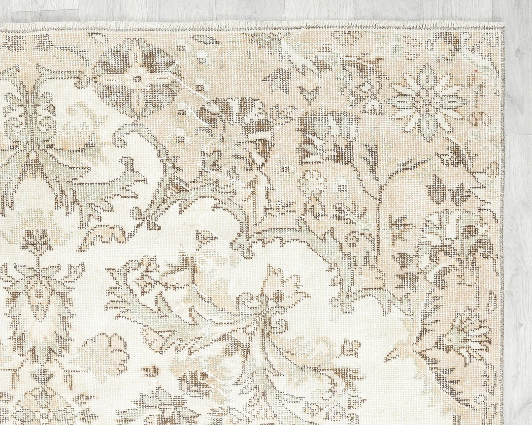 Beige Oushak Rug 5' 7" x 9' 10" | No. VR71394