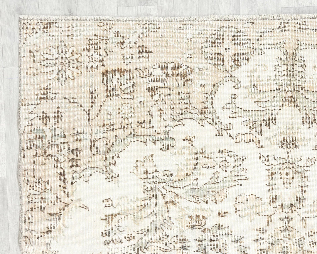 Beige Oushak Rug 5' 7" x 9' 10" | No. VR71394