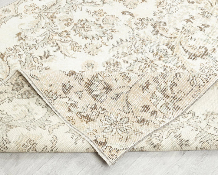 Beige Oushak Rug 5' 7" x 9' 10" | No. VR71394