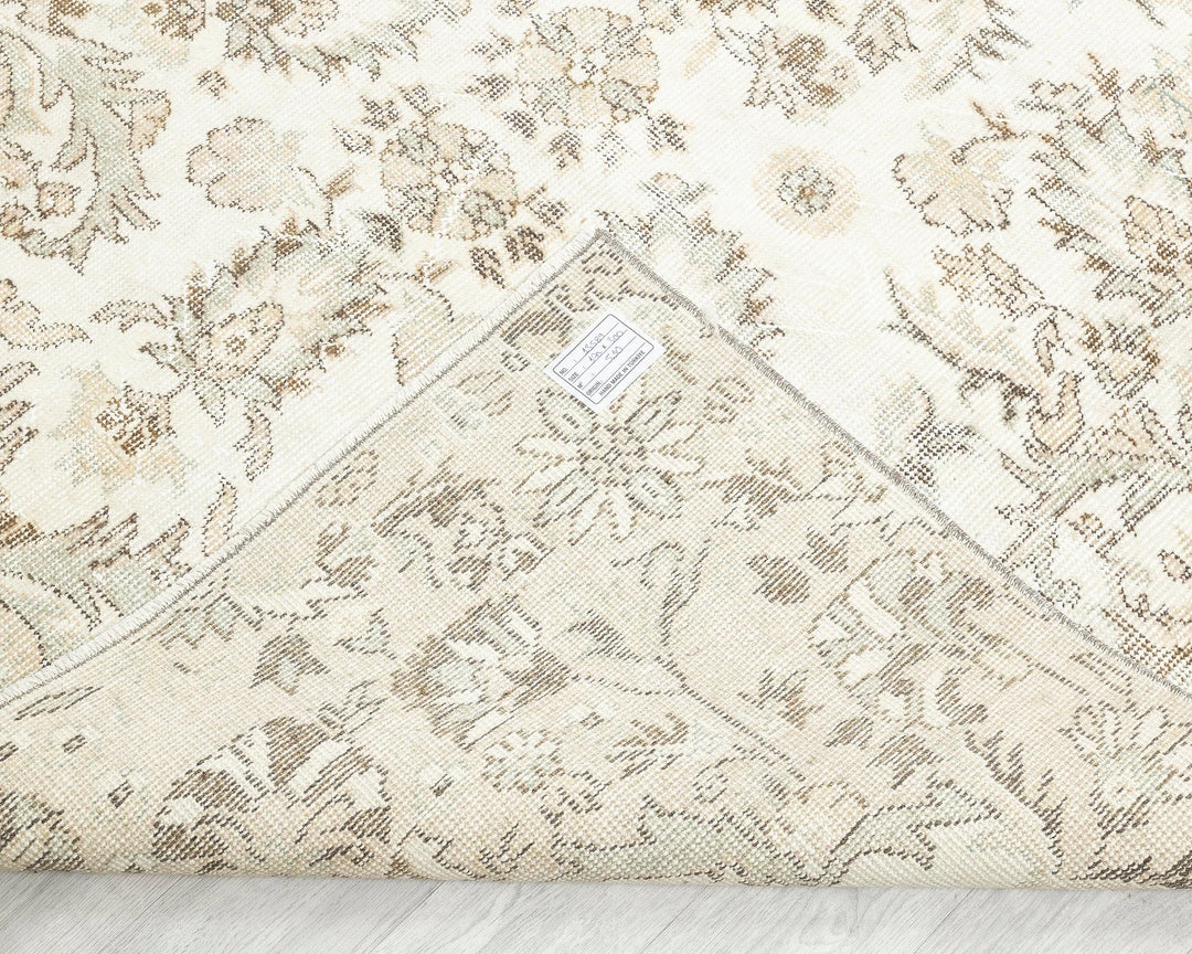 Beige Oushak Rug 5' 7" x 9' 10" | No. VR71394