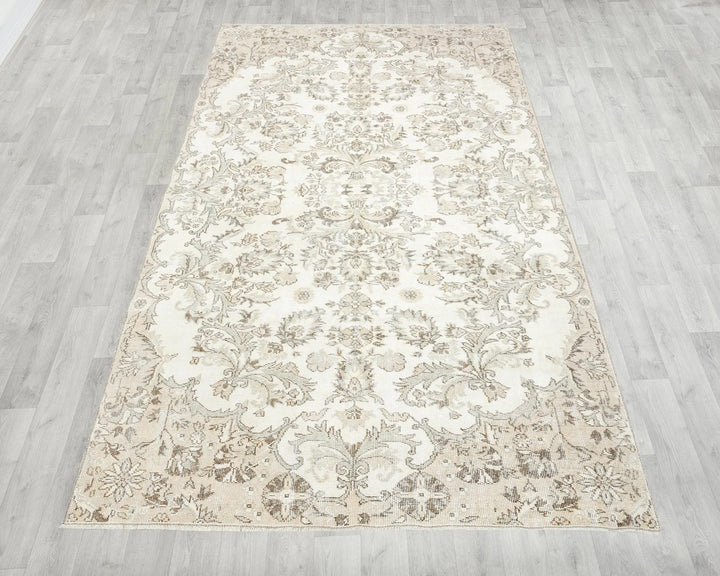 Beige Oushak Rug 5' 7" x 9' 10" | No. VR71394