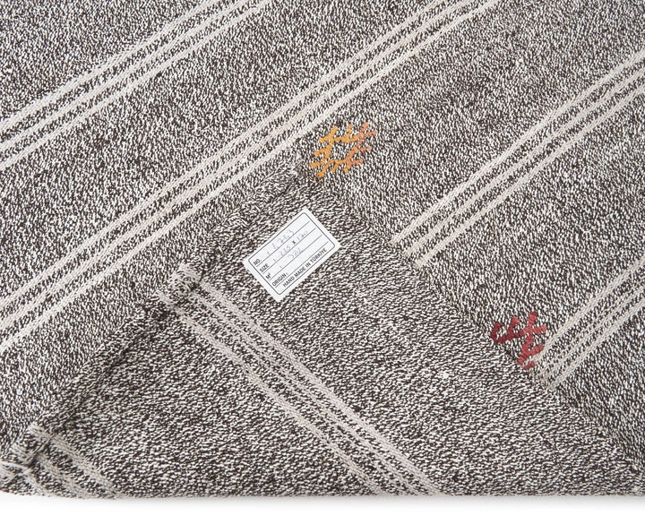 Gray Kilim Rug 5' 7" x 7' 5" | No. VR72065