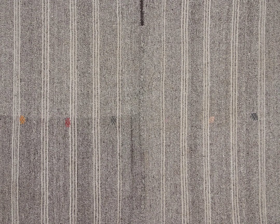 Gray Kilim Rug 5' 7" x 7' 5" | No. VR72065