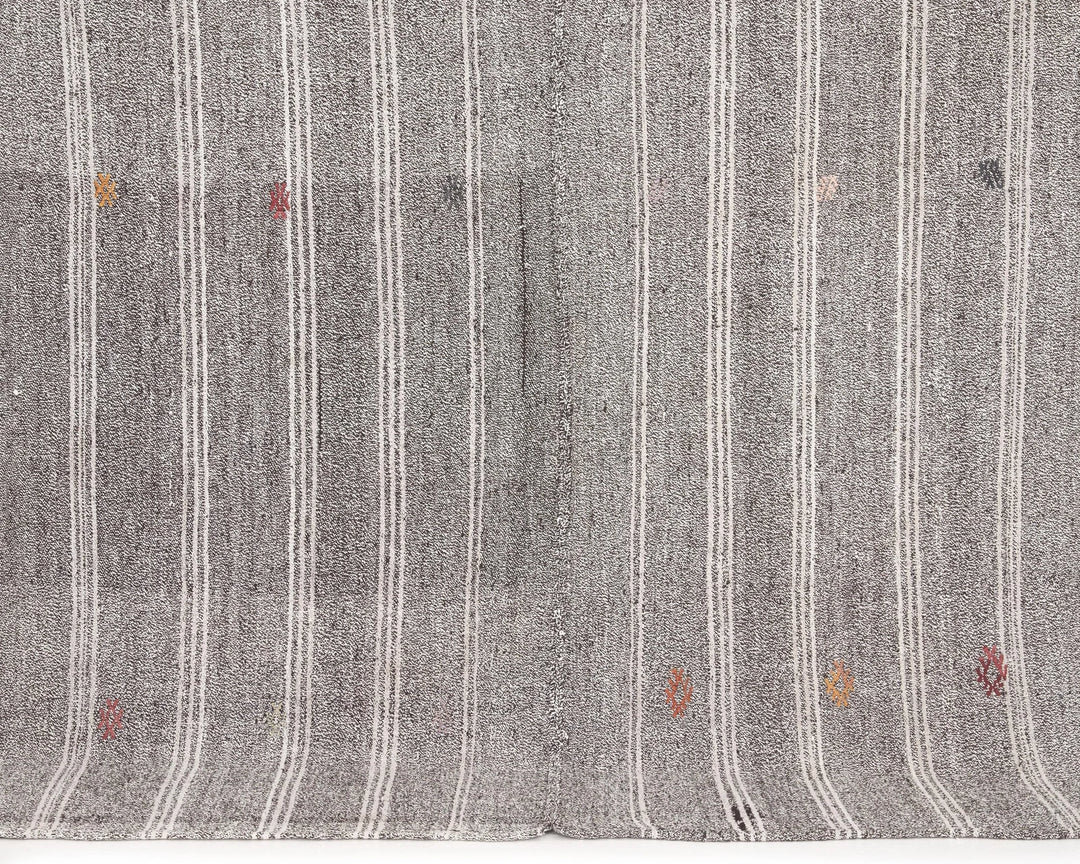 Gray Kilim Rug 5' 7" x 7' 5" | No. VR72065