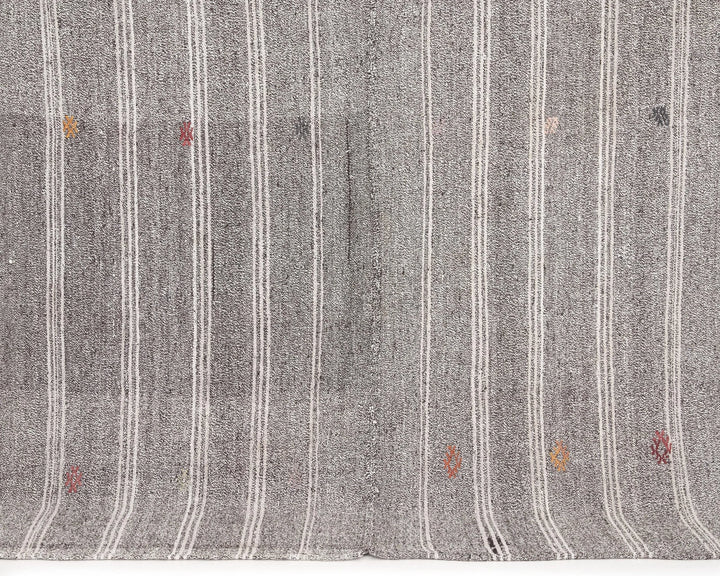 Gray Kilim Rug 5' 7" x 7' 5" | No. VR72065