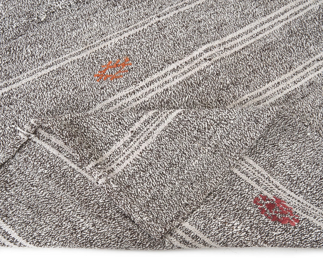 Gray Kilim Rug 5' 7" x 7' 5" | No. VR72065