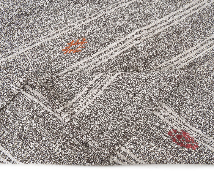 Gray Kilim Rug 5' 7" x 7' 5" | No. VR72065