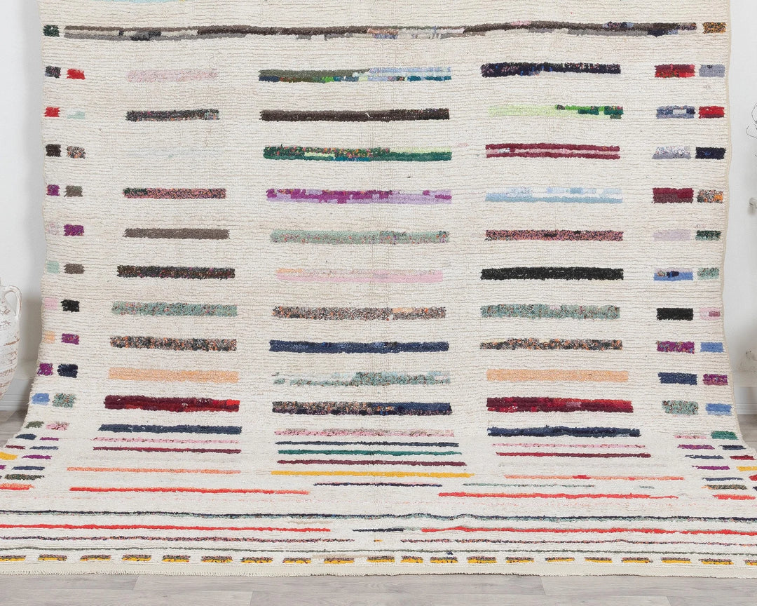 White Turkish Vintage Rug 7' 10" x 9' 10" Hand-Knotted | No. VR72312