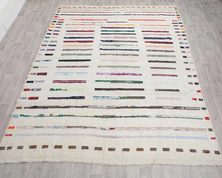 White Turkish Vintage Rug 7' 10" x 9' 10" Hand-Knotted | No. VR72312