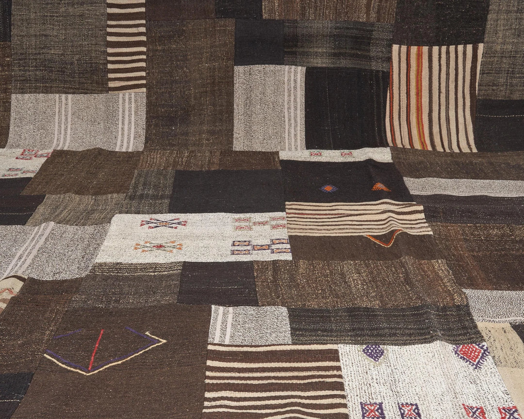 Brown Kilim Rug 8' 2" x 11' 9" | No. VR74230