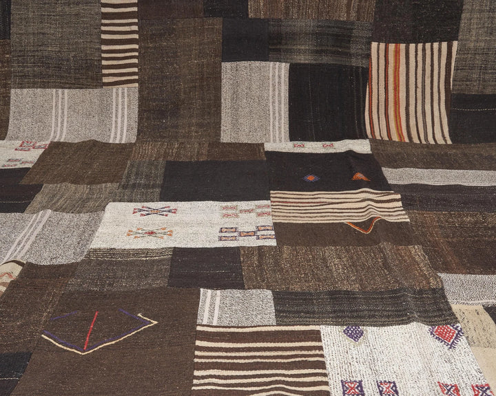 Brown Kilim Rug 8' 2" x 11' 9" | No. VR74230