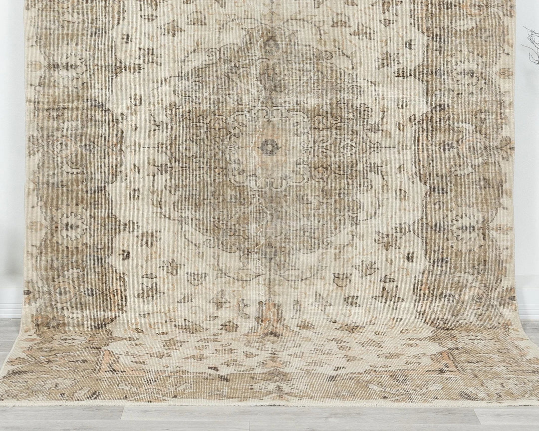 Beige Oushak Rug 5' 11" x 9' | No. VR74371