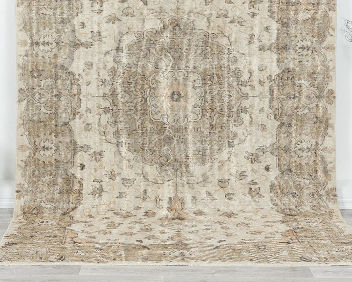 Beige Oushak Rug 5' 11" x 9' | No. VR74371