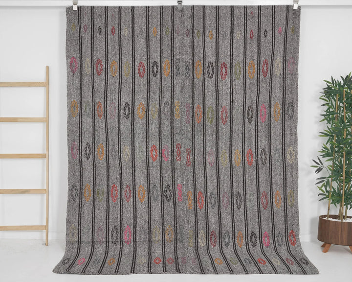 Gray Kilim Rug 6' 3" x 7' 9" | No. VR74532