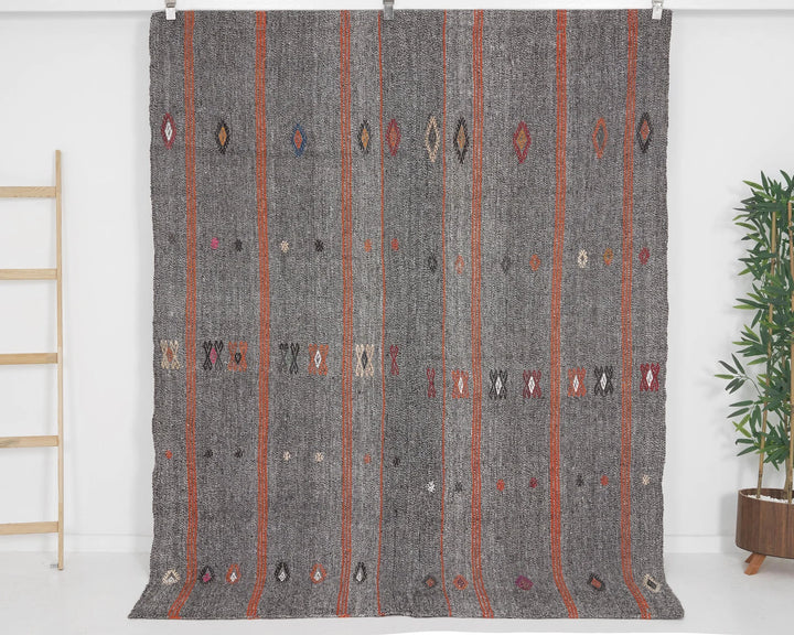 Gray Kilim Rug 5' 7" x 9' 2" | No. VR75236