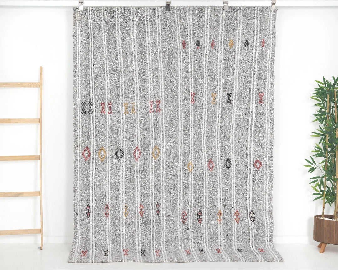 Gray Kilim Rug 5' 1" x 7' 1" | No. VR75459