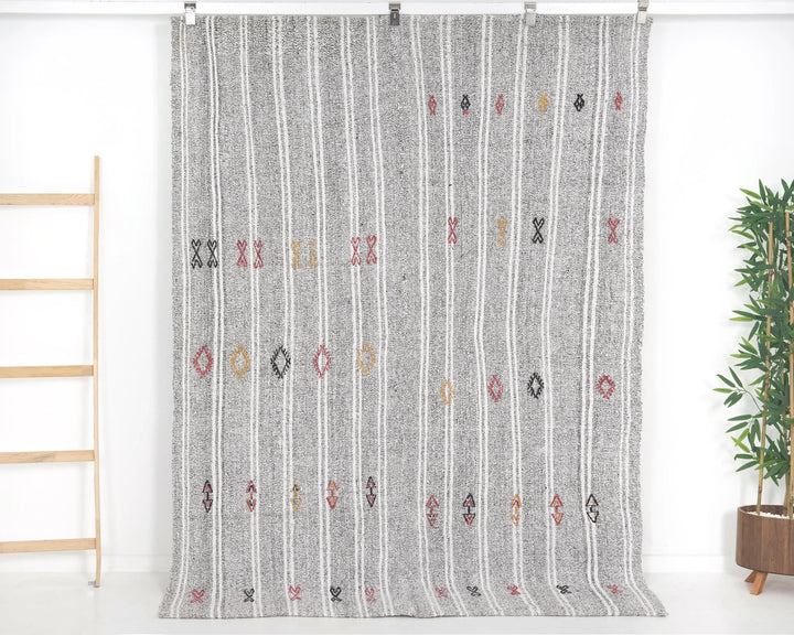 Gray Kilim Rug 5' 1" x 7' 1" | No. VR75459