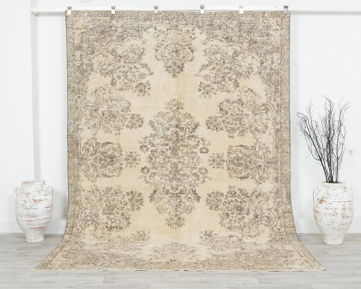 Beige Oushak Rug 6' 8" x 9' 6" | No. VR75821
