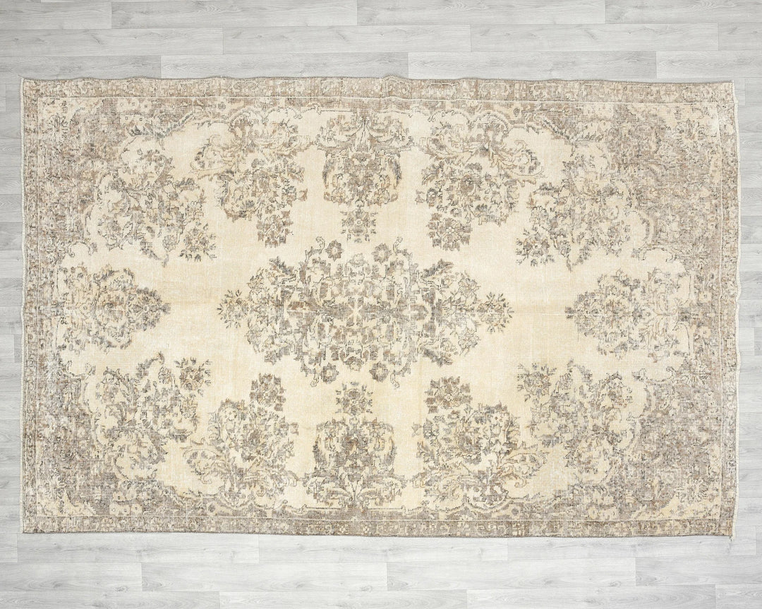 Beige Oushak Rug 6' 8" x 9' 6" | No. VR75821