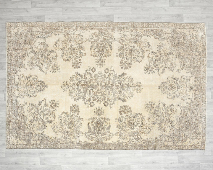 Beige Oushak Rug 6' 8" x 9' 6" | No. VR75821