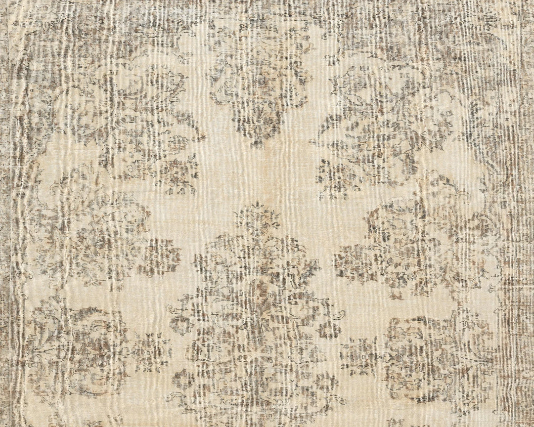 Beige Oushak Rug 6' 8" x 9' 6" | No. VR75821