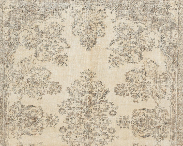 Beige Oushak Rug 6' 8" x 9' 6" | No. VR75821